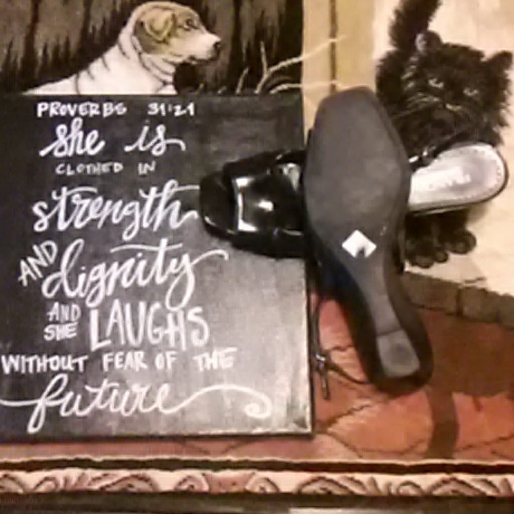 Shoes - Picture 4 of 5